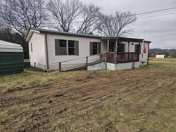 1.5 Acres of Residential Land with Home for Auction in Watertown, Tennessee