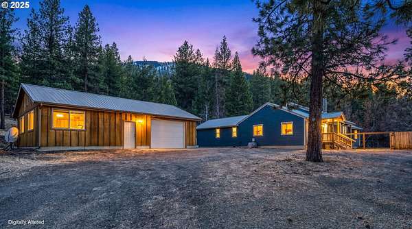 5 Acres of Residential Land with Home for Sale in Canyon City, Oregon