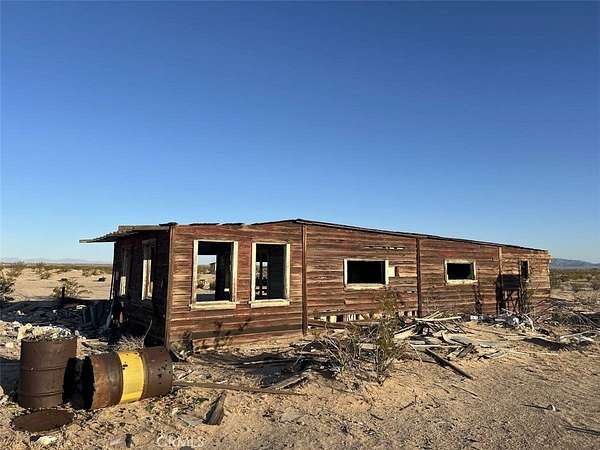 5 Acres of Improved Residential Land for Sale in Twentynine Palms, California