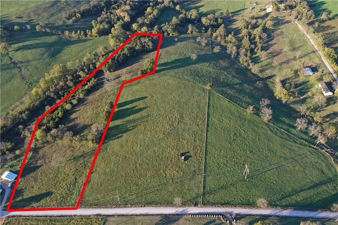 8 Acres of Land for Sale in Berryville, Arkansas