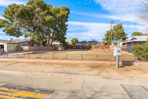 Residential Land for Sale in Rosamond, California