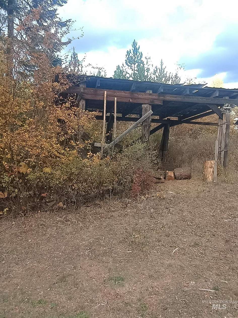 2.2 Acres of Residential Land with Home for Sale in Helmer, Idaho