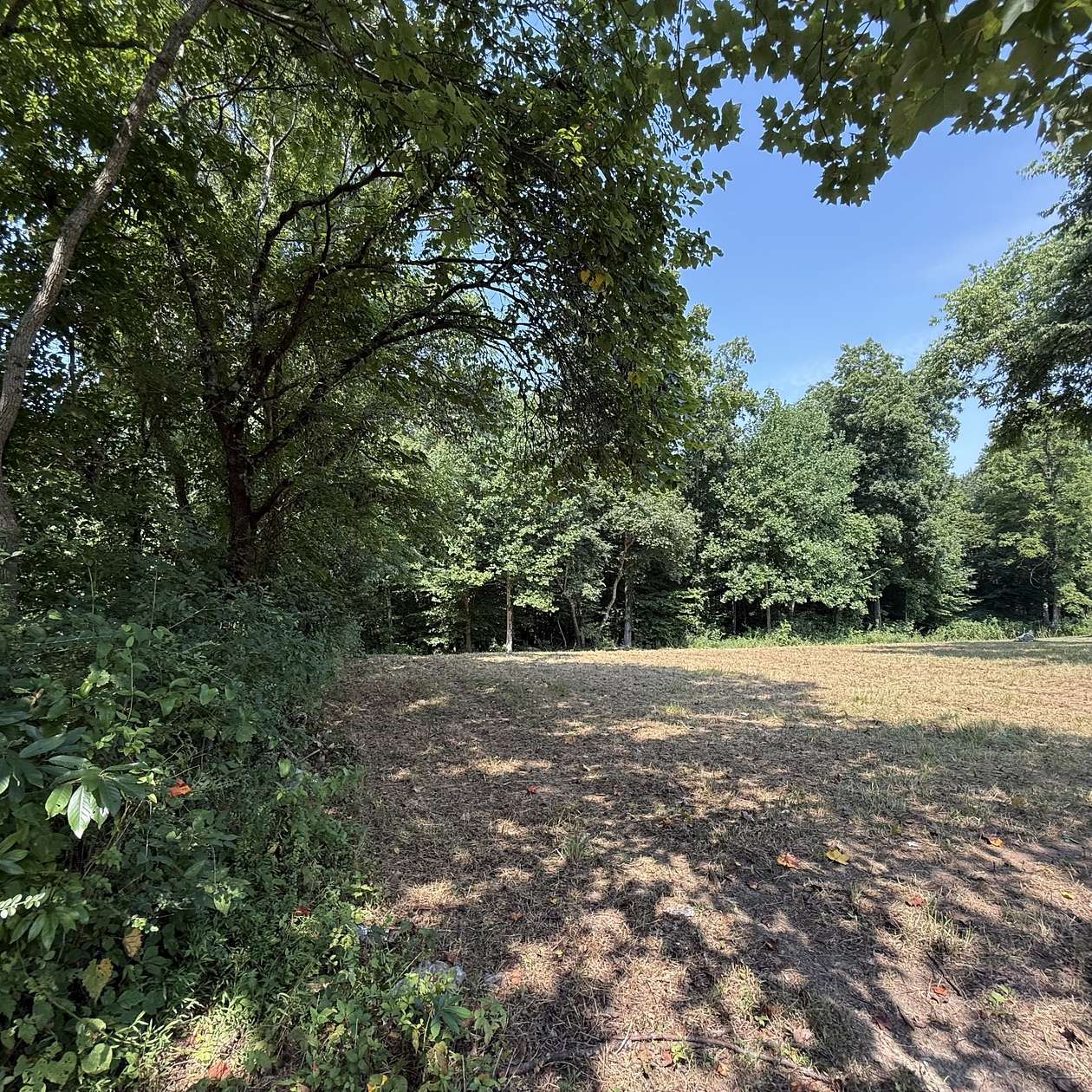 1 Acre of Residential Land for Sale in Red Boiling Springs, Tennessee