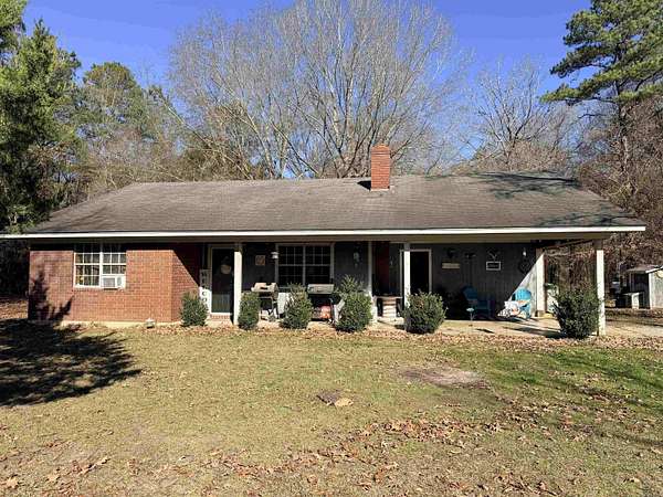 2.5 Acres of Residential Land with Home for Sale in Crossett, Arkansas