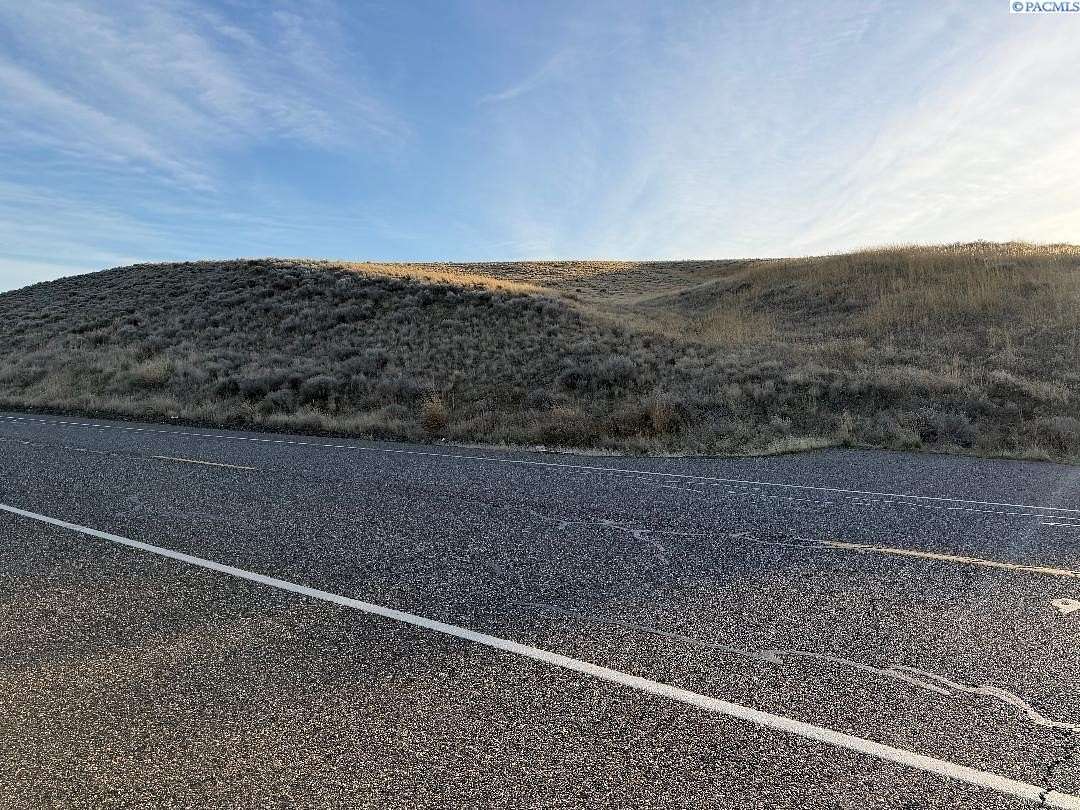 597 Acres of Agricultural Land for Sale in Kennewick, Washington