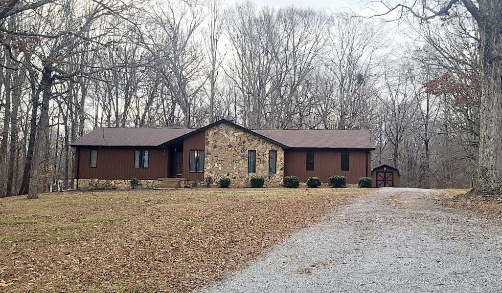 4.12 Acres of Residential Land with Home for Sale in Chapmansboro, Tennessee