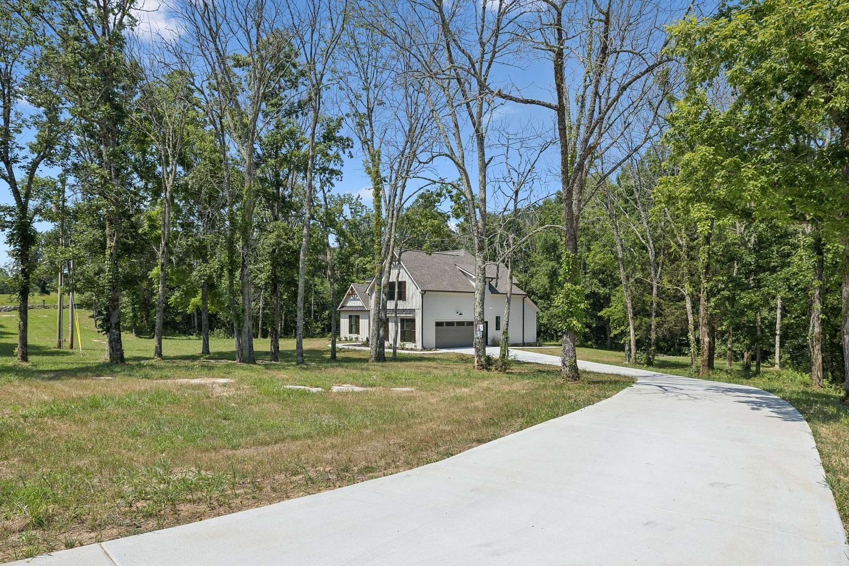 11.7 Acres of Land with Home for Sale in Lebanon, Tennessee