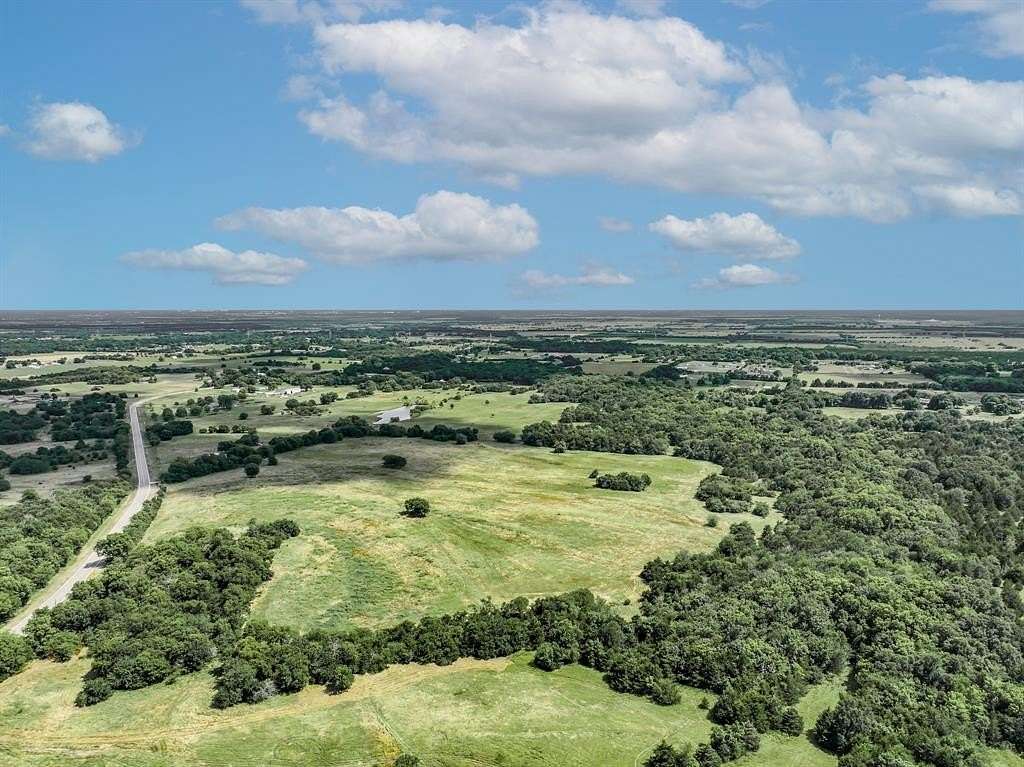 25 Acres of Agricultural & Residential Land for Sale in Celeste, Texas