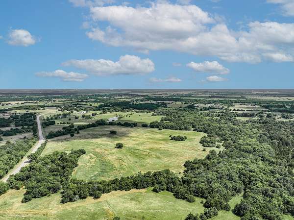 22.3 Acres of Agricultural & Residential Land for Sale in Celeste, Texas