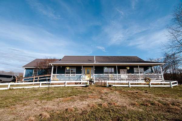 5.19 Acres of Residential Land with Home for Sale in Harrodsburg, Kentucky