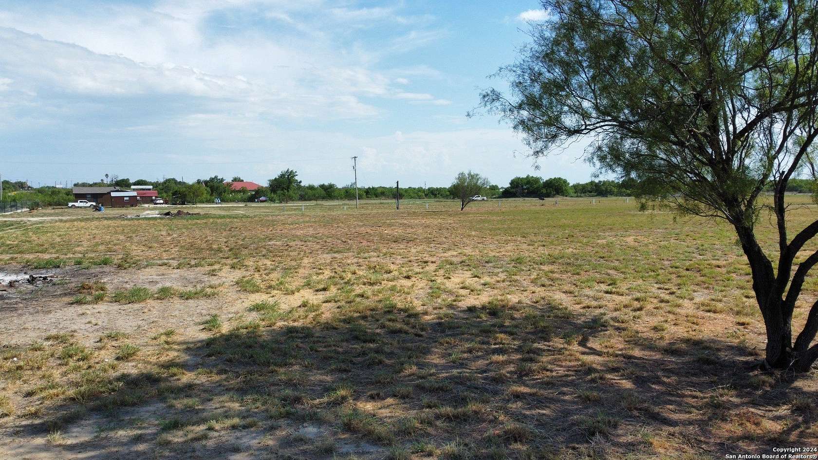 10 Acres of Mixed-Use Land for Sale in Crystal City, Texas