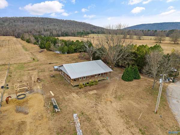 124 Acres of Land with Home for Sale in New Hope, Alabama