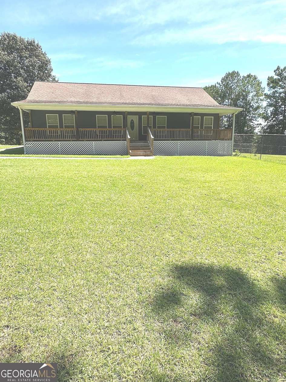 5 Acres of Residential Land with Home for Sale in Hillsboro, Georgia