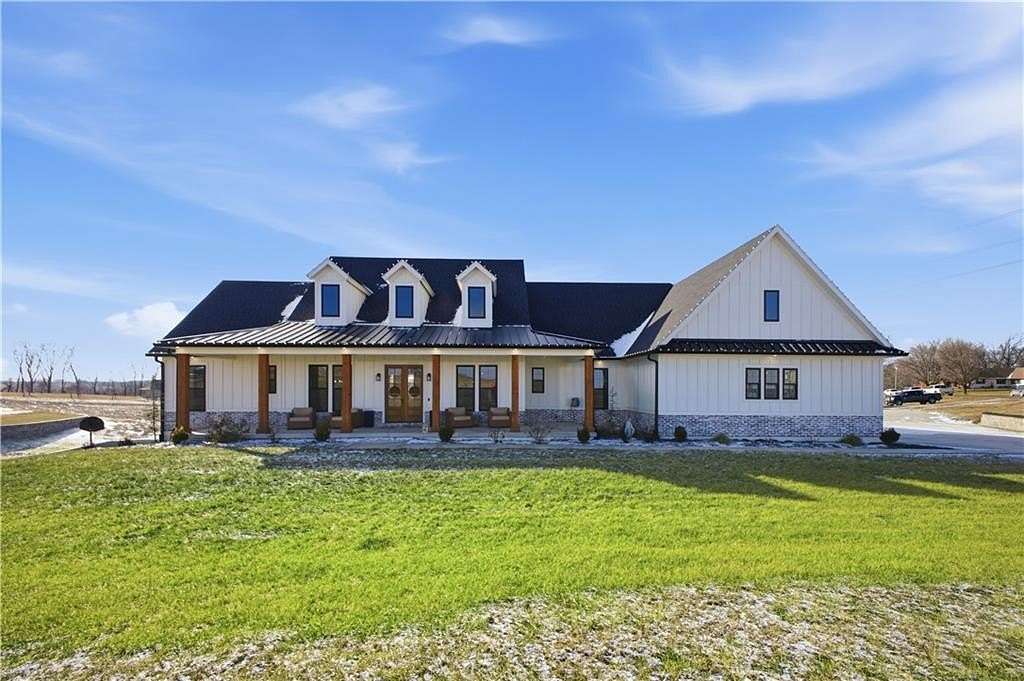 1.83 Acres of Residential Land with Home for Sale in St. Joseph, Missouri