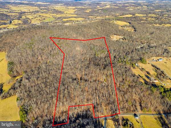 33 Acres of Recreational Land for Sale in Delaplane, Virginia