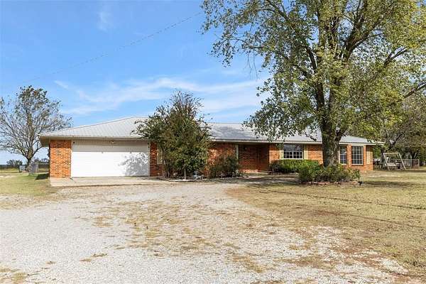 4 Acres of Residential Land with Home for Sale in Earlsboro, Oklahoma