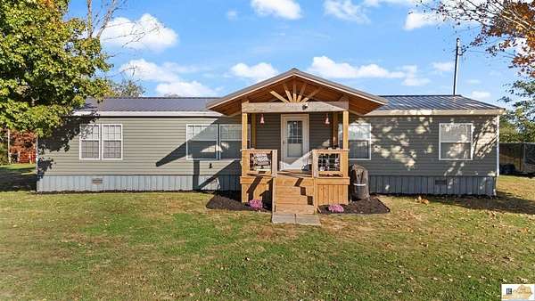 4.48 Acres of Residential Land with Home for Sale in Hardyville, Kentucky