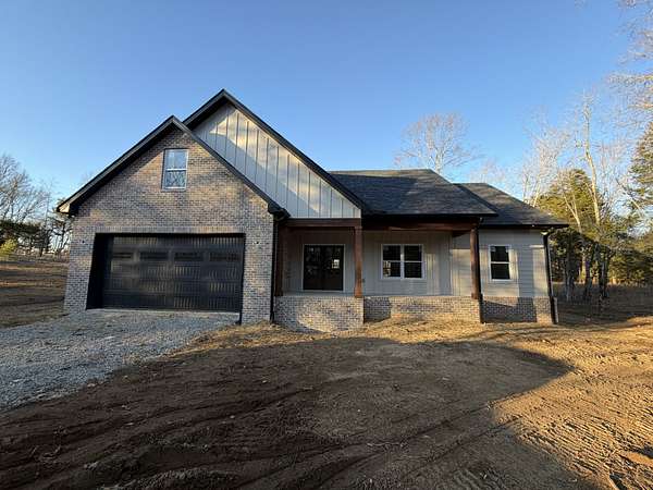 2 Acres of Residential Land with Home for Sale in Dickson, Tennessee