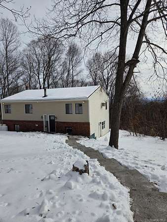 3.1 Acres of Residential Land with Home for Lease in Bloomingburg, New York