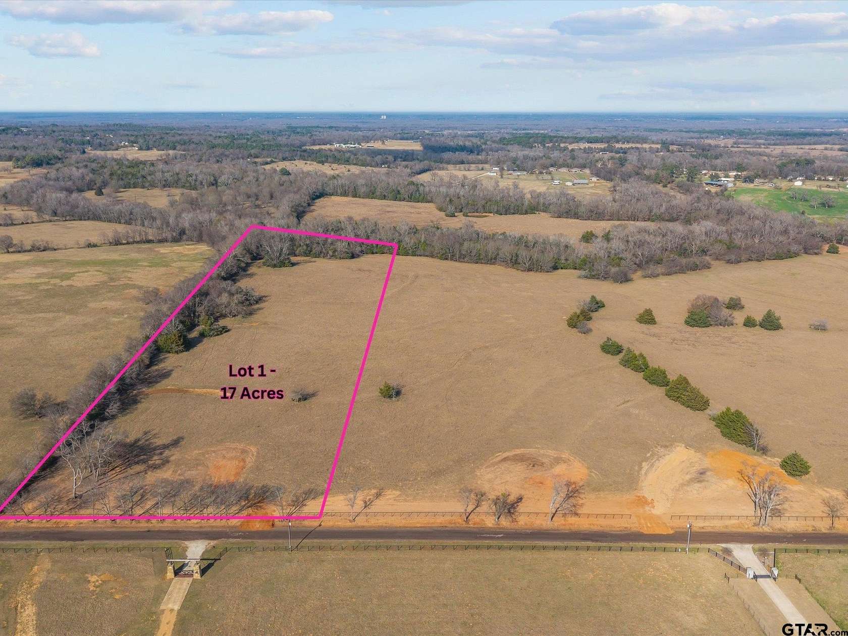 17 Acres of Agricultural Land for Sale in Lindale, Texas