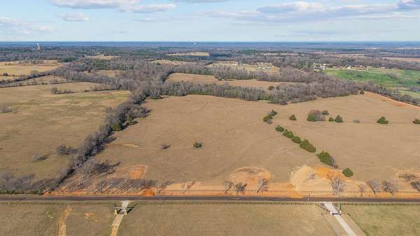 17 Acres of Land for Sale in Lindale, Texas