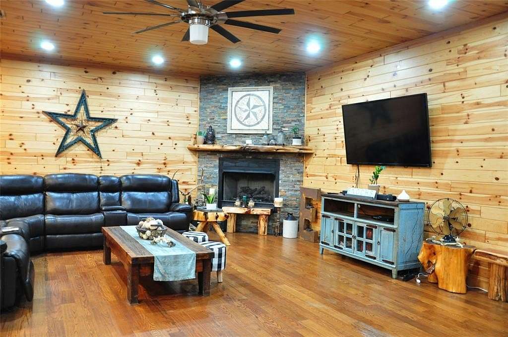 3.34 Acres of Residential Land with Home for Sale in Canton, Texas