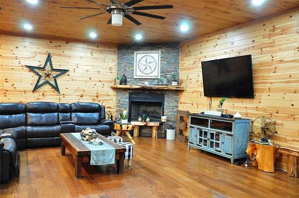 3.34 Acres of Residential Land with Home for Sale in Canton, Texas