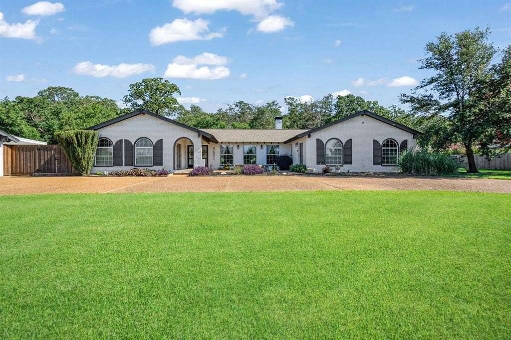 2.53 Acres of Residential Land with Home for Sale in Denison, Texas