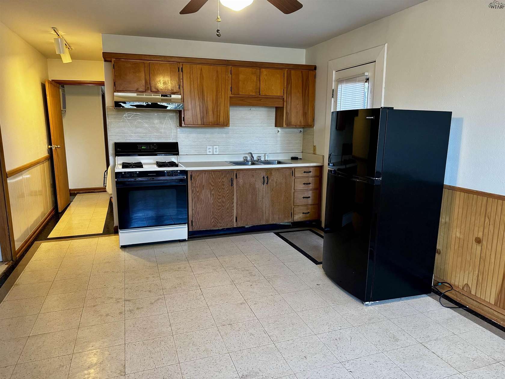 0.6 Acres of Residential Land with Home for Lease in Wichita Falls, Texas