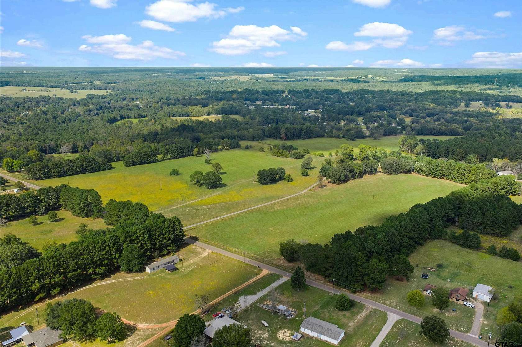 13.4 Acres of Land for Sale in Henderson, Texas