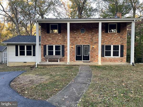 1.5 Acres of Residential Land with Home for Lease in Riva, Maryland