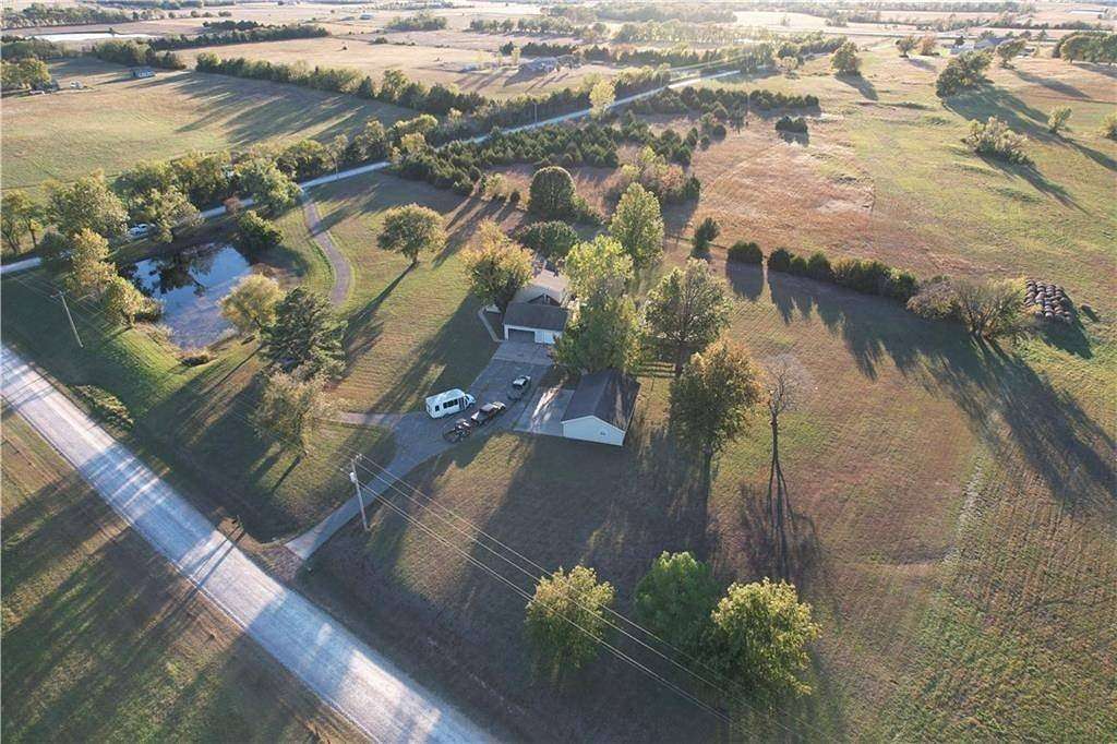 4.78 Acres of Residential Land with Home for Sale in Independence, Kansas