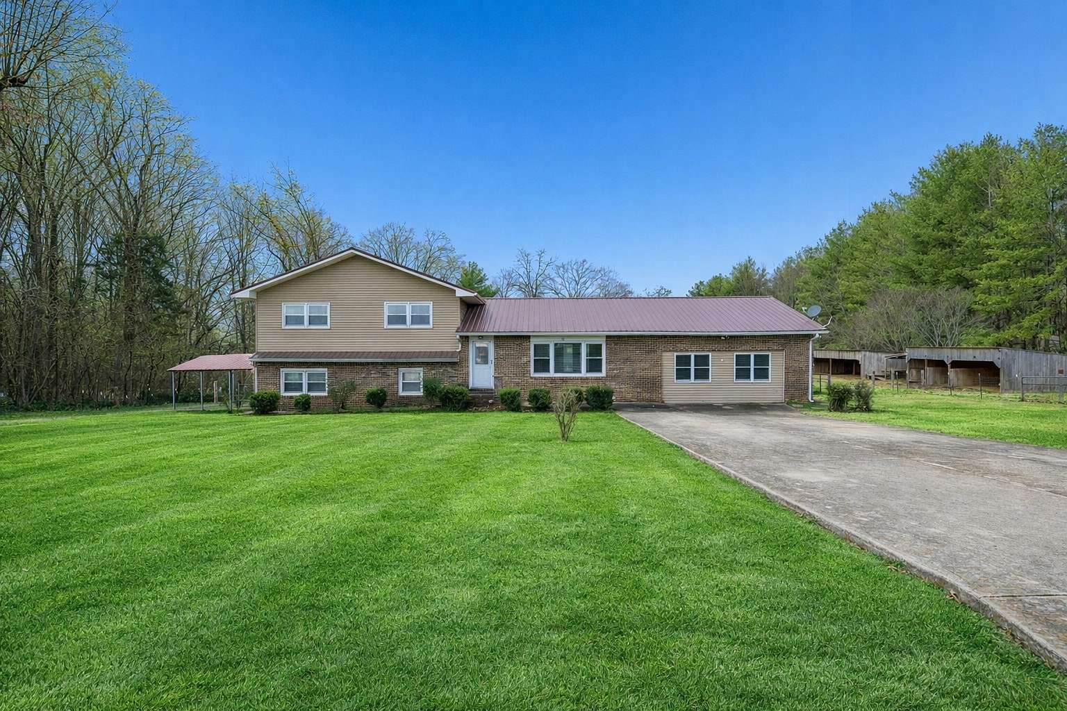 2 Acres of Residential Land with Home for Sale in Winchester, Tennessee