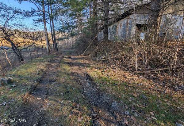 6 Acres of Residential Land for Sale in Pineville, Kentucky