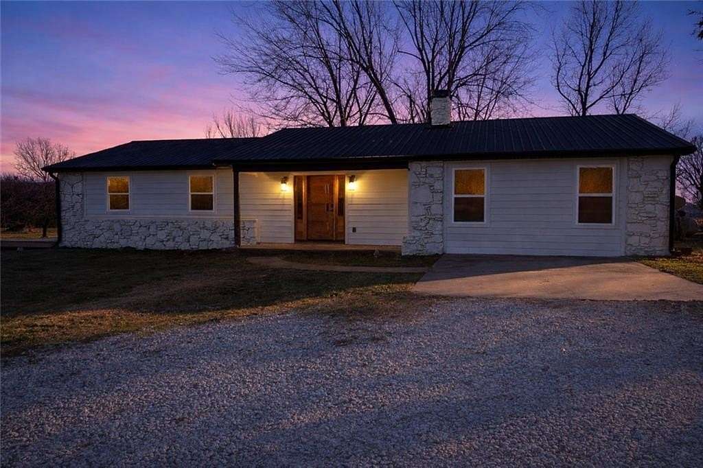 7.5 Acres of Land with Home for Sale in Huntsville, Arkansas