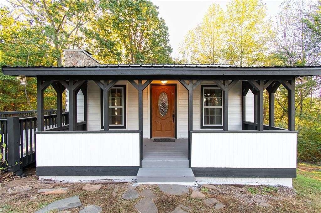 2.9 Acres of Residential Land with Home for Lease in Fairmount, Georgia