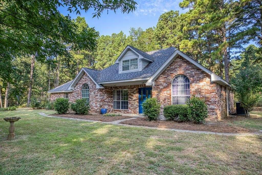 29.7 Acres of Land with Home for Sale in Palestine, Texas