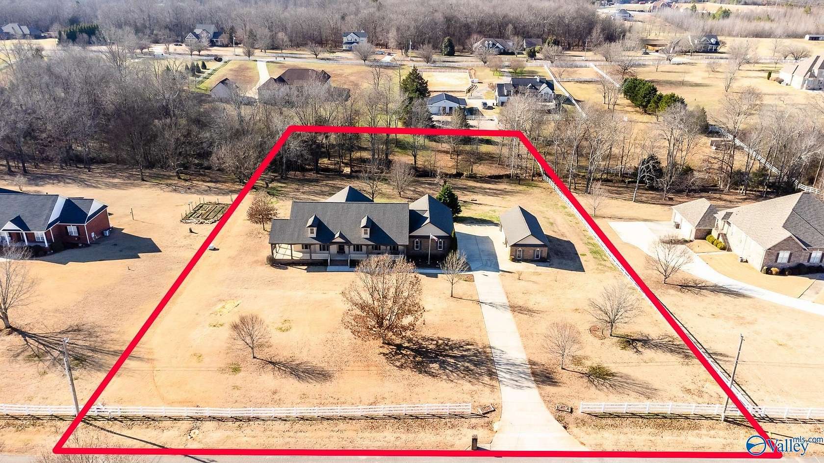 2.8 Acres of Residential Land with Home for Sale in New Market, Alabama