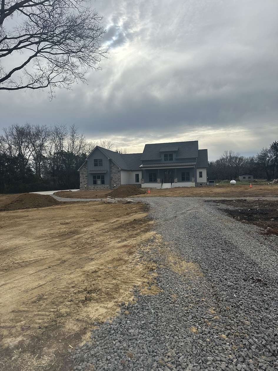 2.63 Acres of Residential Land with Home for Sale in Murfreesboro, Tennessee