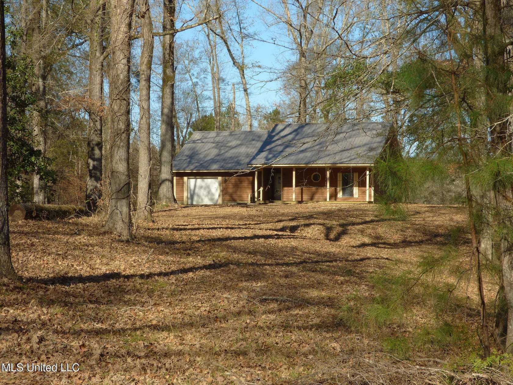 15.8 Acres of Land with Home for Sale in Natchez, Mississippi