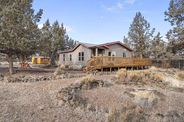 5 Acres of Residential Land with Home for Sale in Redmond, Oregon