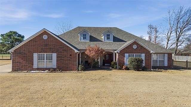 2.58 Acres of Residential Land with Home for Sale in Okmulgee, Oklahoma