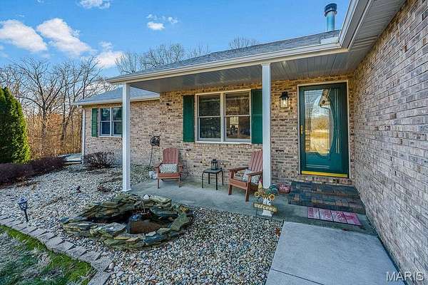 3.62 Acres of Residential Land with Home for Sale in Staunton, Illinois