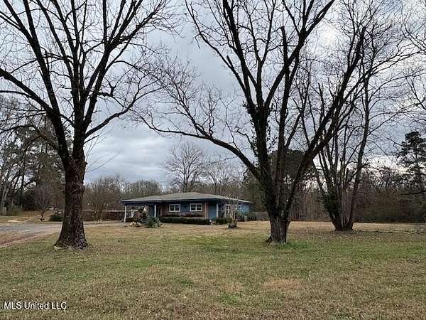 10.6 Acres of Land with Home for Sale in Utica, Mississippi