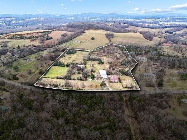 13.3 Acres of Land with Home for Sale in Lebanon, Tennessee