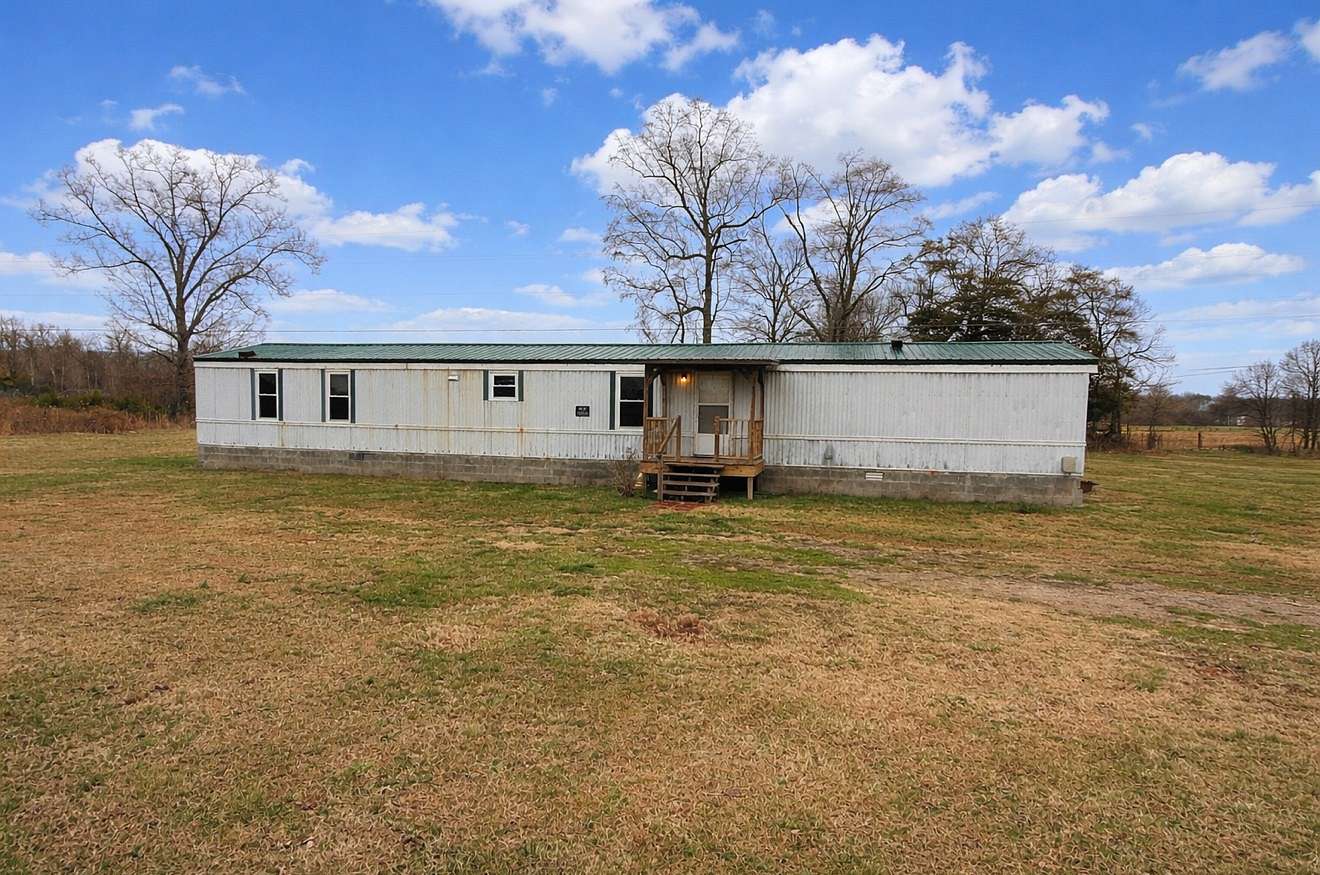 1.84 Acres of Residential Land with Home for Sale in Hillsboro, Tennessee