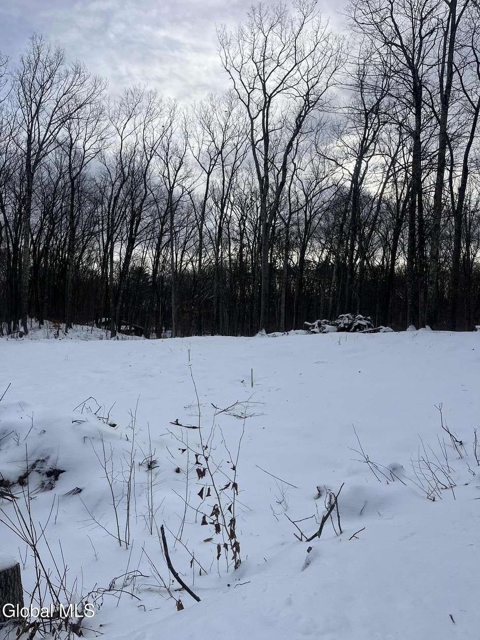 1 Acre of Residential Land for Sale in Queensbury, New York
