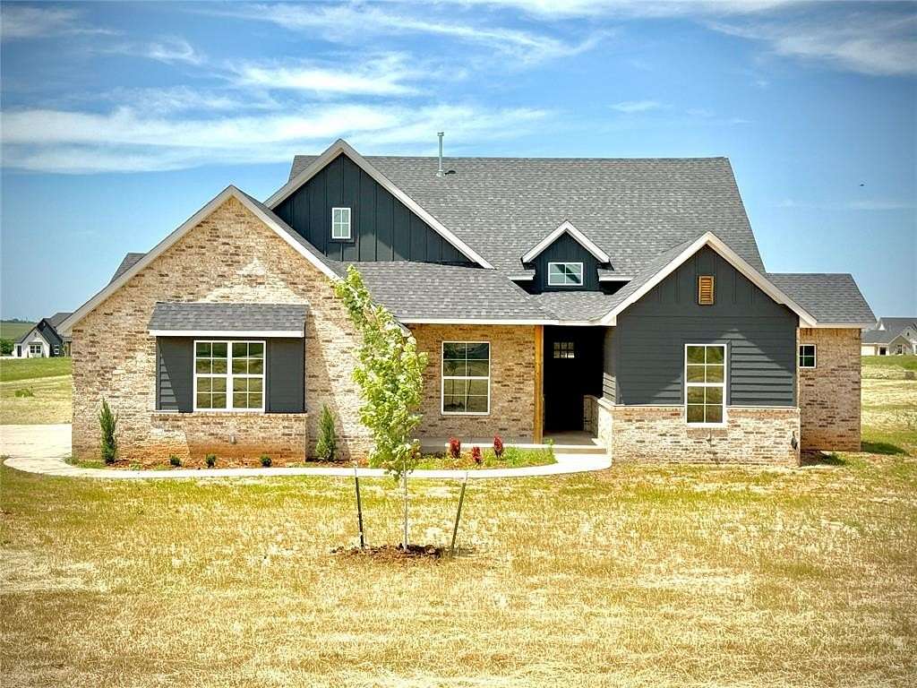 2 Acres of Residential Land with Home for Sale in Piedmont, Oklahoma