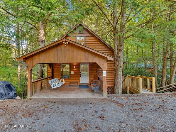 1 Acre of Residential Land with Home for Sale in Sevierville, Tennessee