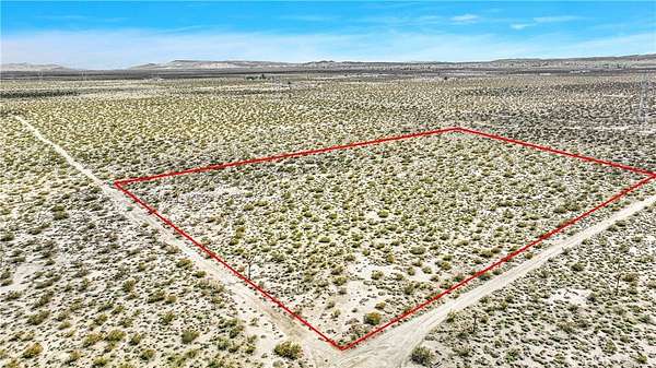 16.2 Acres of Land for Sale in Phelan, California